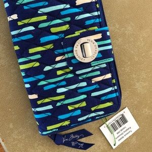 Vera Bradley NWT Turnlock Wallet - Retired pattern Katalina Showers